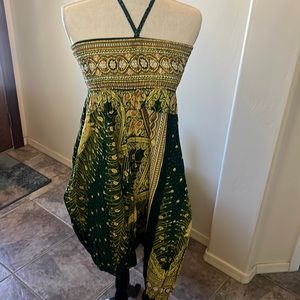 Relaxed jumper. One size fits most.